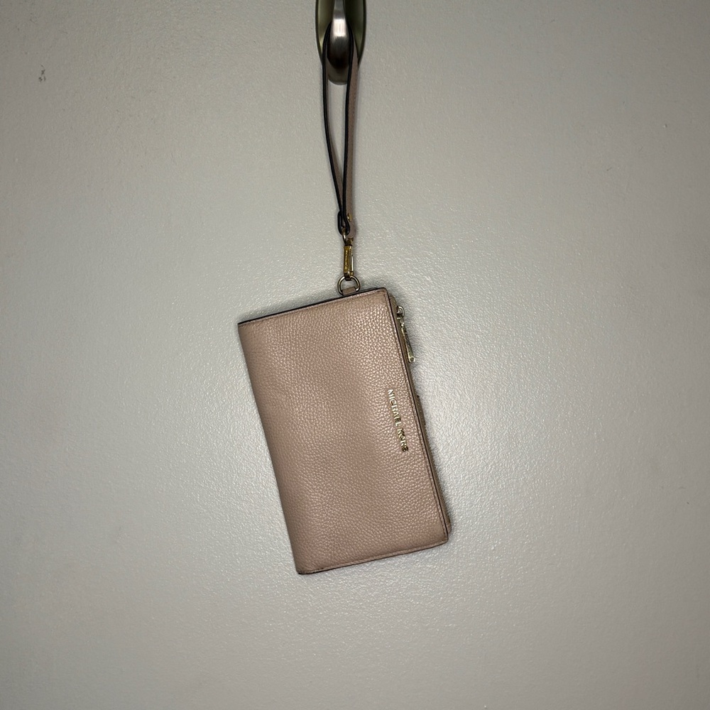 Michael Kors Beige/Blush Wristlet